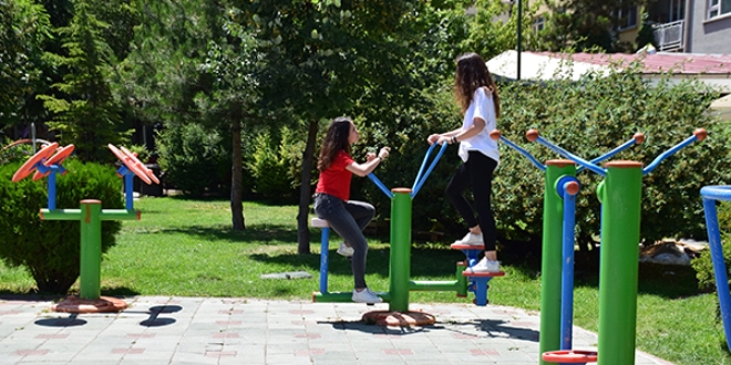 Parklardaki spor aletleri kullanımına dikkat