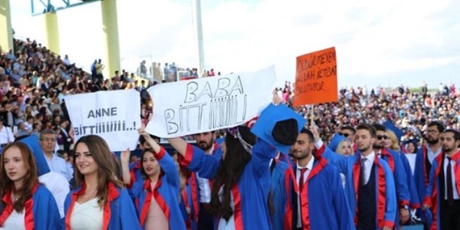 K�r�kkale �niversitesinde ��rencilere diplomalar� verildi