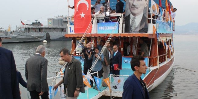 Ba�bakan, gen�lerle tekne turu yapt�