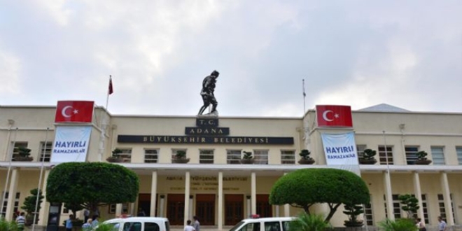 Adana Büyükşehir, işçilere göstermelik ödeme yaptı