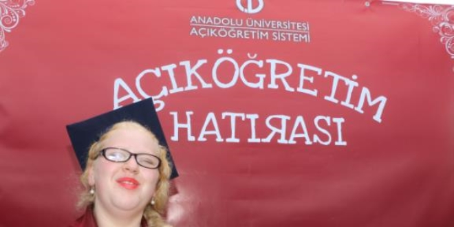 Açıköğretimde yüzbinlerce öğrencinin mezuniyet coşkusu