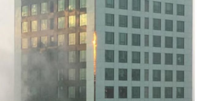 �stanbul Maslak'ta g�kdelende yang�n ��kt�