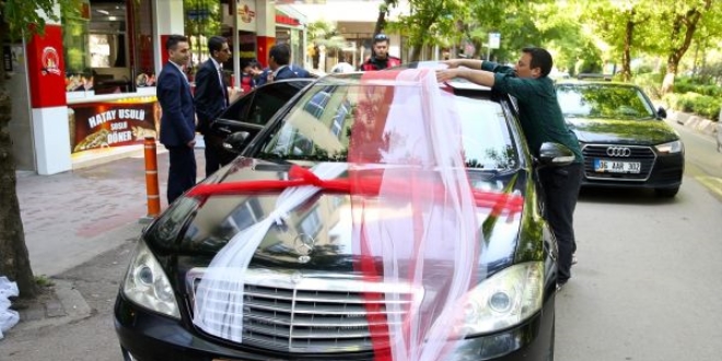 Bakan Canikli'nin makam arac� �ehit o�lunun s�nneti i�in s�slendi