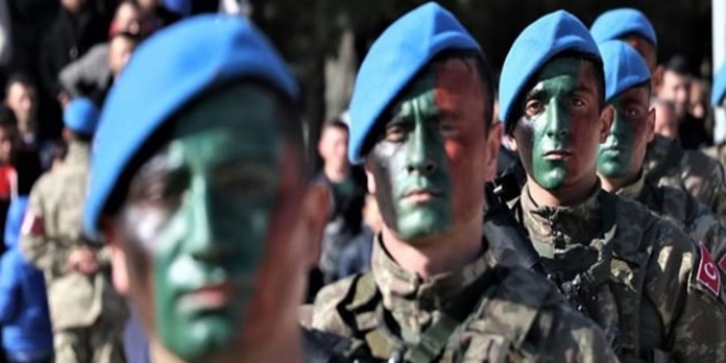 Isparta'da komandolar br�ve takt�