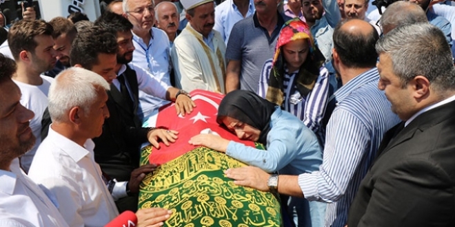 İYİ Parti milletvekili adayı Özyer'in cenazesi defnedildi