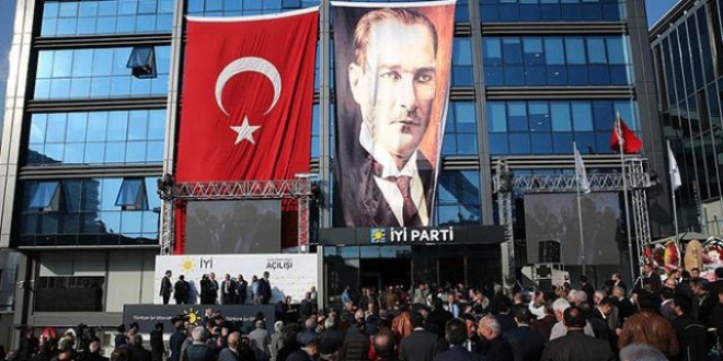 İYİ Parti'de bir istifa depremi daha!