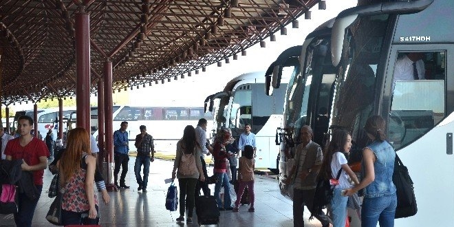 Seçime saatler kala Eskişehir otogarında yoğunluk