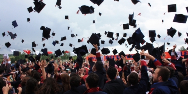 �zye�in �niversitesi'nde bin 136 ��renci kep att�