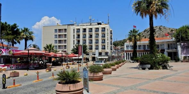 T�rkiye'nin g�zde tatil b�lgelerinde sokaklar bo� kald�