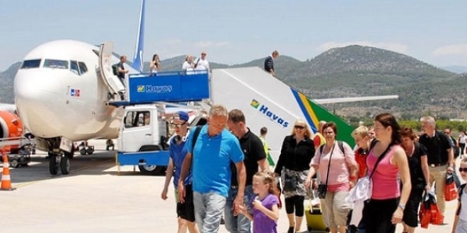 Seçim de Dünya Kupası da dinlemediler... Turizm hız kesmeden devam ediyor