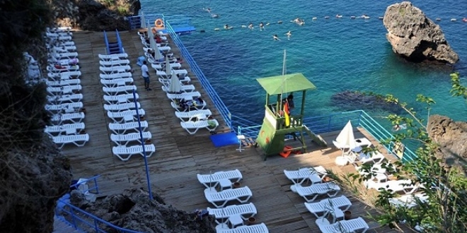 Antalya'da sahiller bo kald