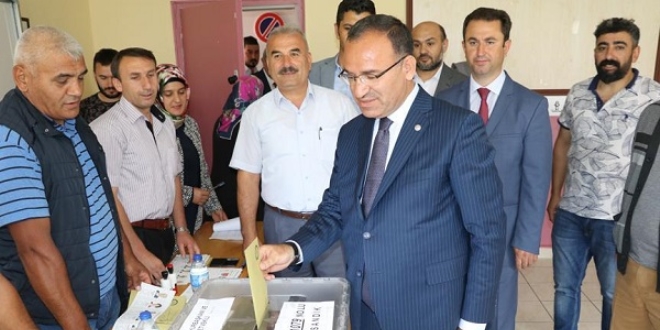 Bekir Bozdağ oyunu Yozgat'ta kullandı