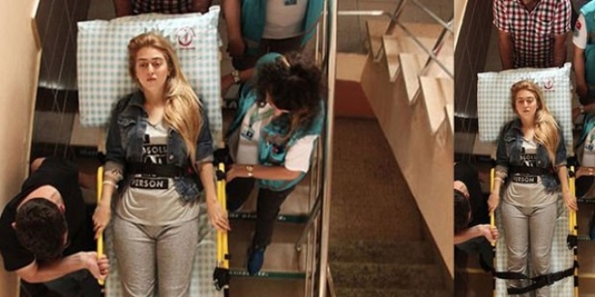 Oyunu sedye üzerinde kullandı