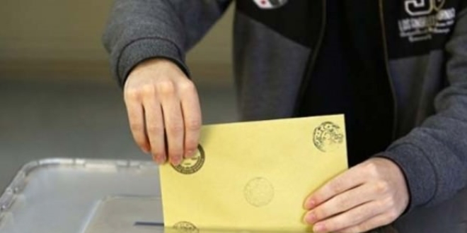 Sandık başında olay çıkaran kadının eşi FETÖ üyesi çıktı