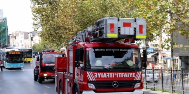 İtfaiye erleri, itfaiye aracıyla sandık başına gitti