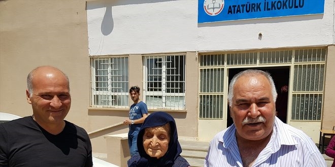 117 yaşındaki Ayşe nine sandığa gitti