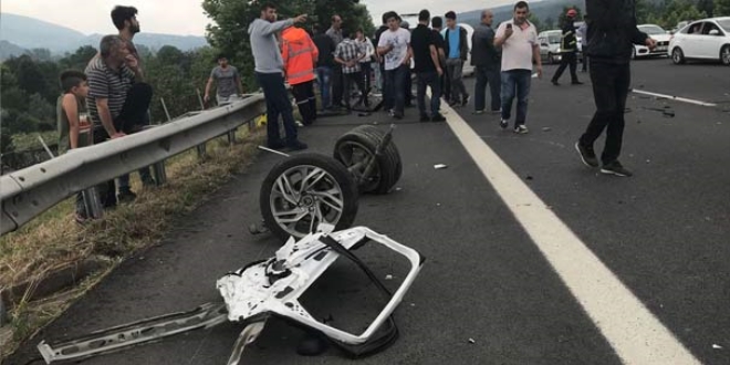 Anadolu Otoyolu'nda trafik kazas: 1 l, 8 yaral