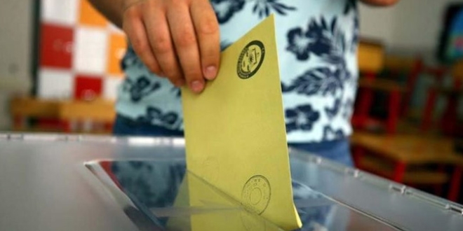 Oy pusulasının fotoğrafını çeken 2 kişi hakkında işlem