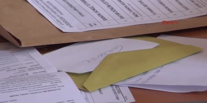 Annesinin kulland��� oy pusulas�n� y�rtt�