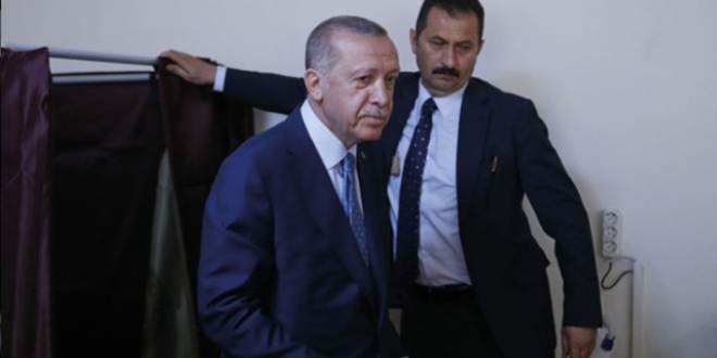 Erdoğan, oy kullandığı sandıktan 1'inci çıktı
