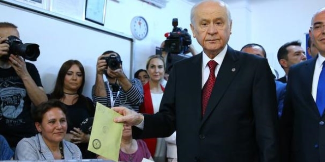Bahçeli'nin oy kullandığı sandıktan kim birinci çıktı?