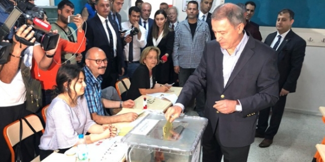 İşte Orgeneral Akar'ın oy kullandığı sandığın sonuçları