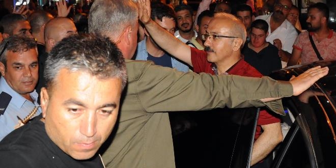 Bakan Elvan: 81 milyon vatanda��m�za hizmet etmeye devam edece�iz