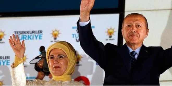 Cumhurbaşkanı Erdoğan balkon konuşması yaptı