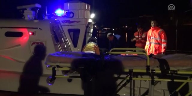 Kayalıklardan düşen kişiyi sahil güvenlik ekipleri kurtardı