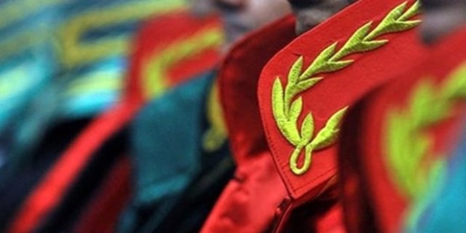 Mesle�e d�nen hakimler i�in 2 y�l �art�