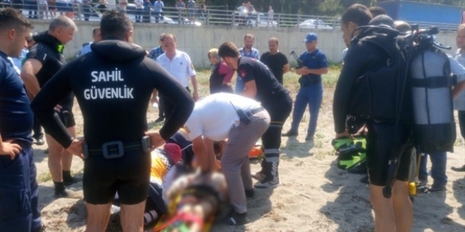 Denize giren �niversite ��rencisi bo�uldu