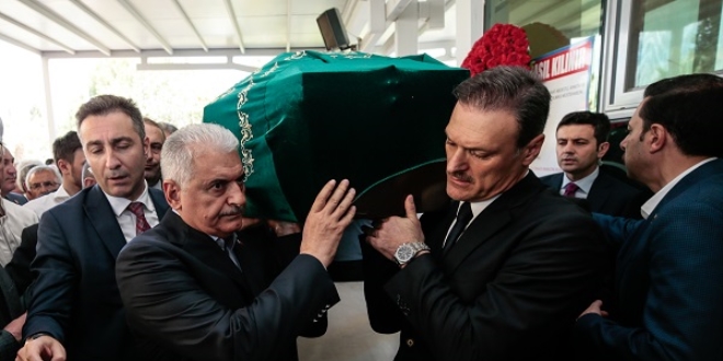 Milletvekili seçilen Alpay Özalan'ın babası toprağa verildi