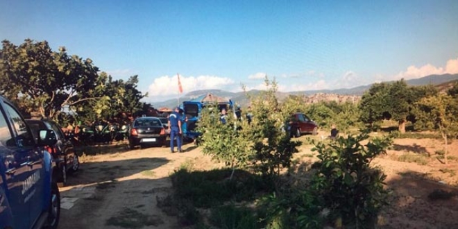 Annesine küfür etti diye arkadaşını öldürdü