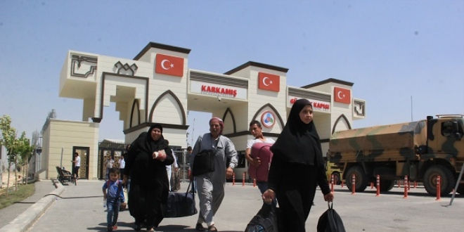 T�rkiye'ye geri d�nen Suriyeli s���nmac�lar�n say�s� 2 bin 500'� ge�ti