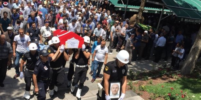 Kazada hayatını kaybeden polis memuru toprağa verildi