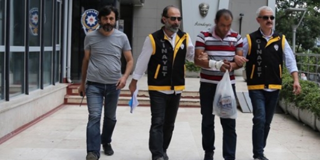 Zorla bindiği otomobilin sürücüsünü öldürdü