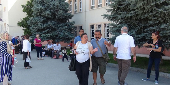 Oğlu sınava alınmayan anne: Geleceği ile oynamayın