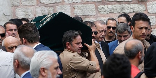 Prof. Dr. Fuat Sezgin son yolculuğuna uğurlanıyor