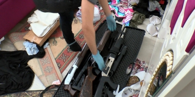 �i�li'deki bask�n d�zenlenen evden cephanelik ��kt�