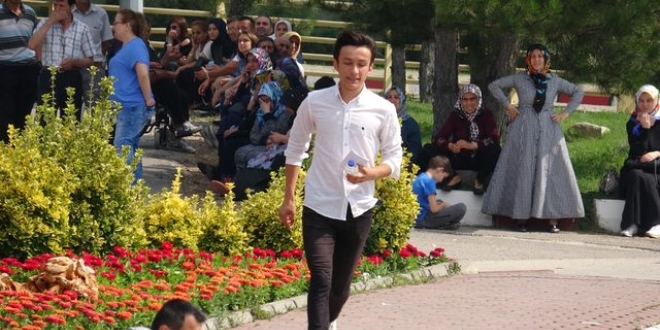 YKS'ye giremeyen öğrencinin yardımına polis koştu