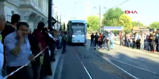 Sultanahmet'te tramvay raydan çıktı, seferler durdu
