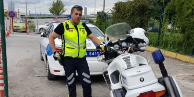 Polisin öğrenciyi sınava yetiştirme anları MOBESE'de