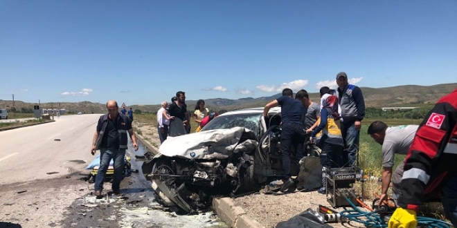 Sivas'ta iki otomobil �arp��t�: 4 �l�, 4 yaral�