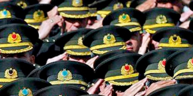 FET kumpasyla ihra edilen subaylar TSK'ya dnyor