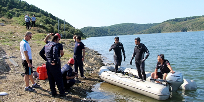 Serinlemek i�in g�le giren gen� bo�uldu