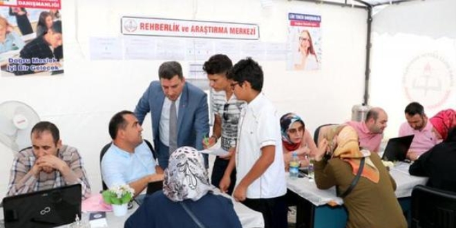 Milli Eğitim Müdürlüğü, tercih çadırı açtı