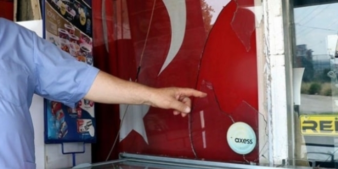 Antalya'daki Türk bayrağı asılı markete saldırı iddiası