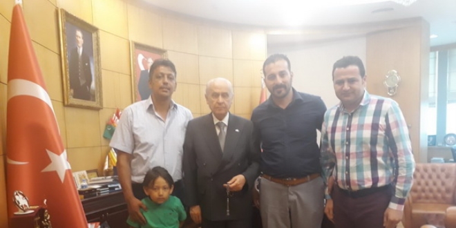 Sözleşmeli öğretmenlerden Bahçeli'ye ziyaret