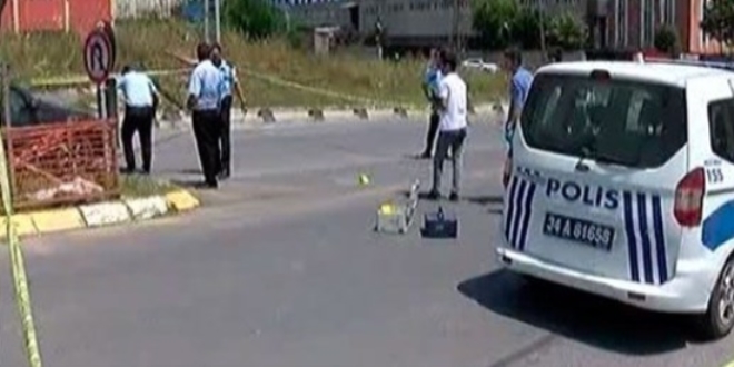 Mezarlıkta tartıştığı eşini ve kayınbiraderini vurdu
