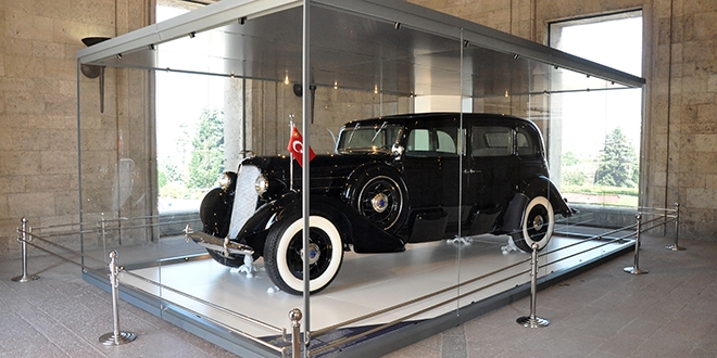 İş Bankası'ndan Atatürk'ün otomobillerinin korunmasına katkı
